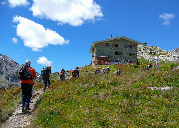 sul sentiero delle cascate