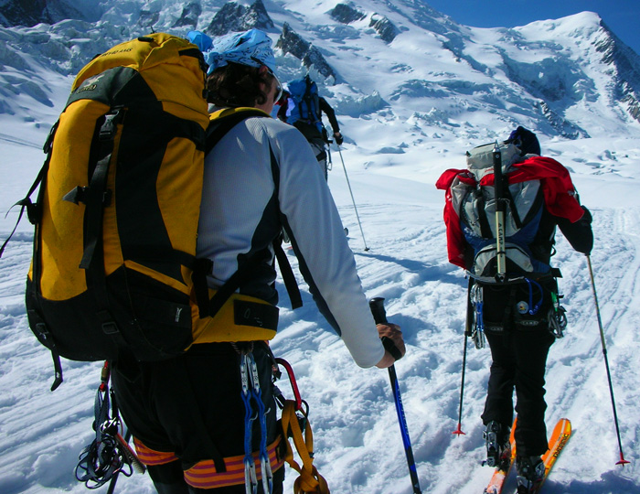 foto con gruppo di scialpinisti in escursione