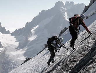 alpinismo-ramponi-e-picozza