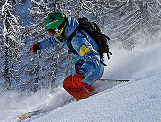 freeride-sciatore-nella-polvere