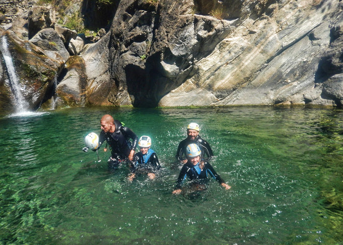 gruppo nel torrente Chalamy