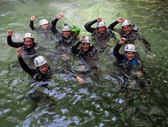 canyoning-gruppo-nella-forra-d-acqua